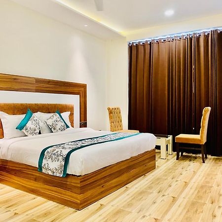Hotel White House 350 Mtr From Golden Temple Амритсар Екстериор снимка
