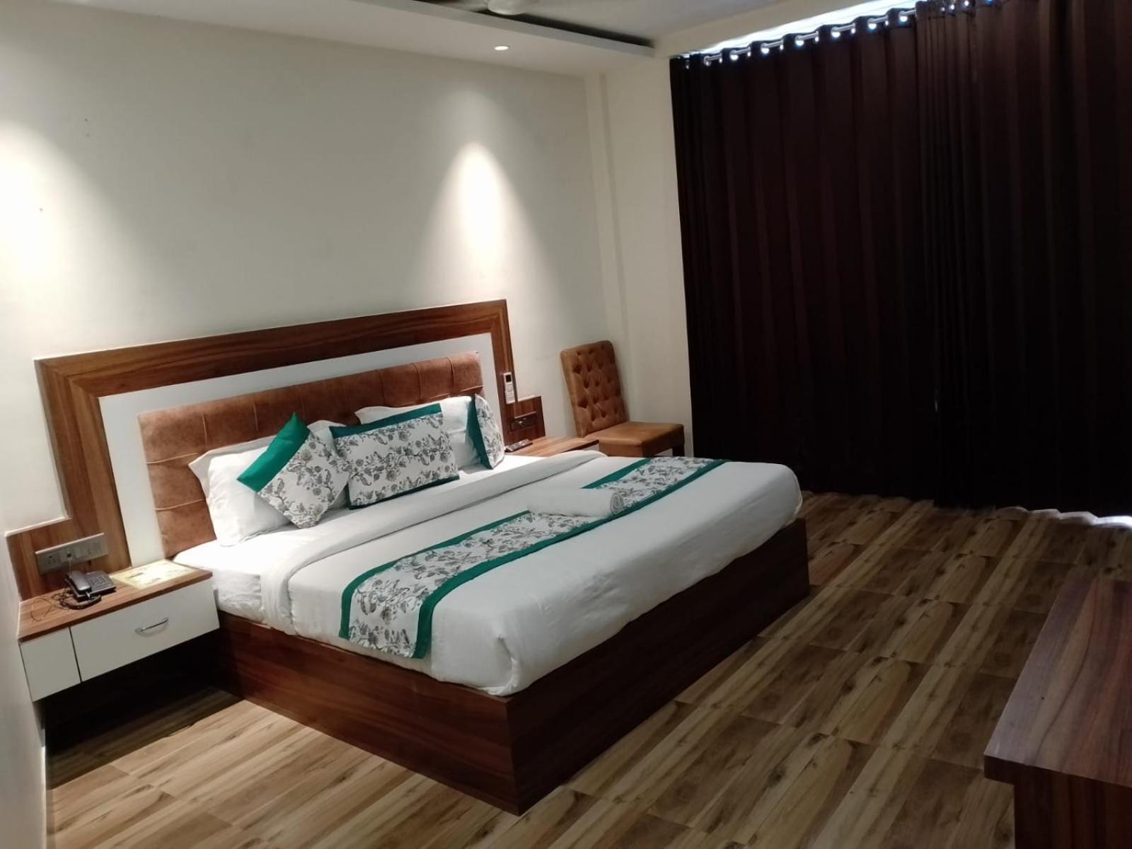 Hotel White House 350 Mtr From Golden Temple Амритсар Екстериор снимка