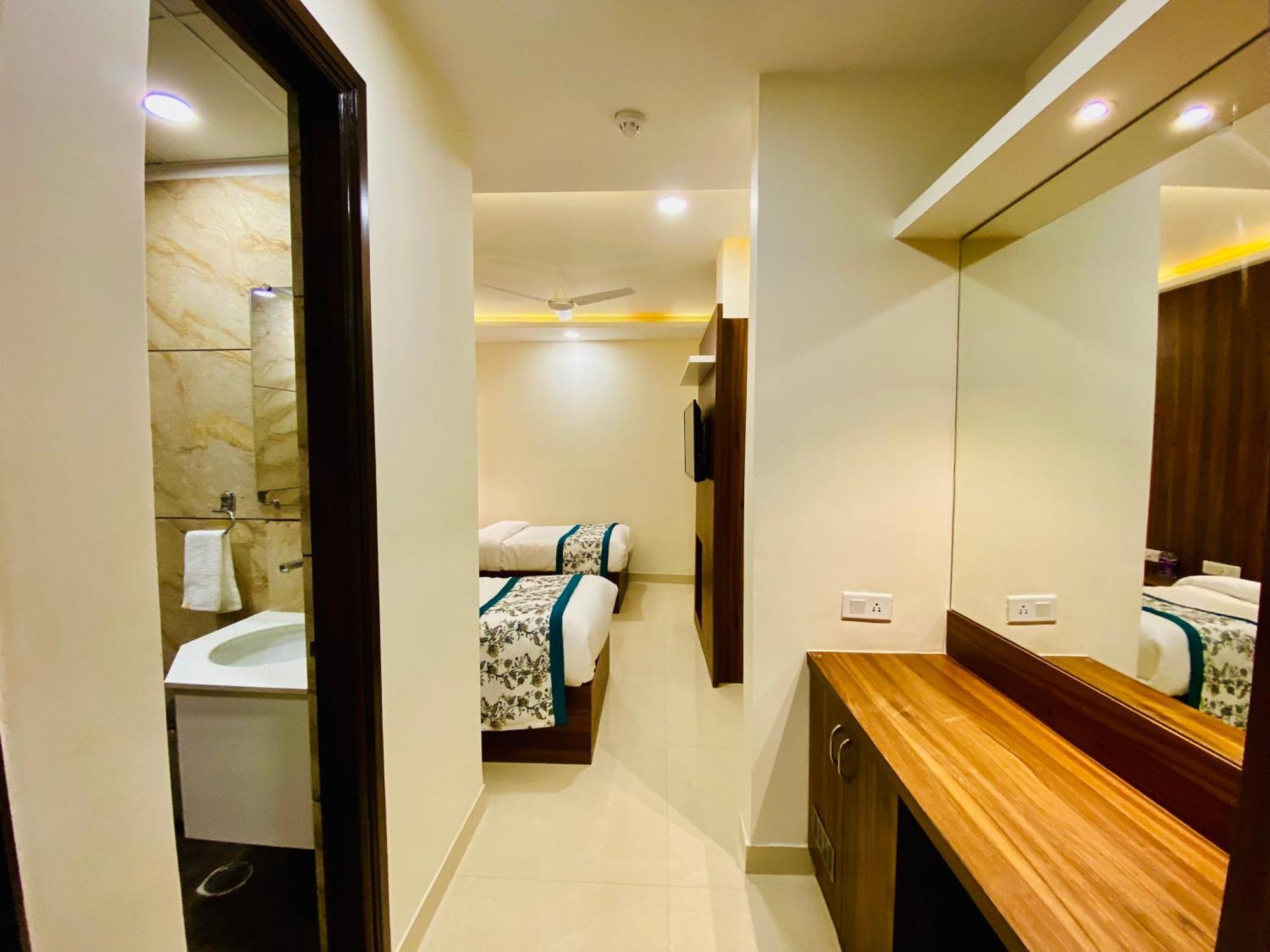 Hotel White House 350 Mtr From Golden Temple Амритсар Екстериор снимка