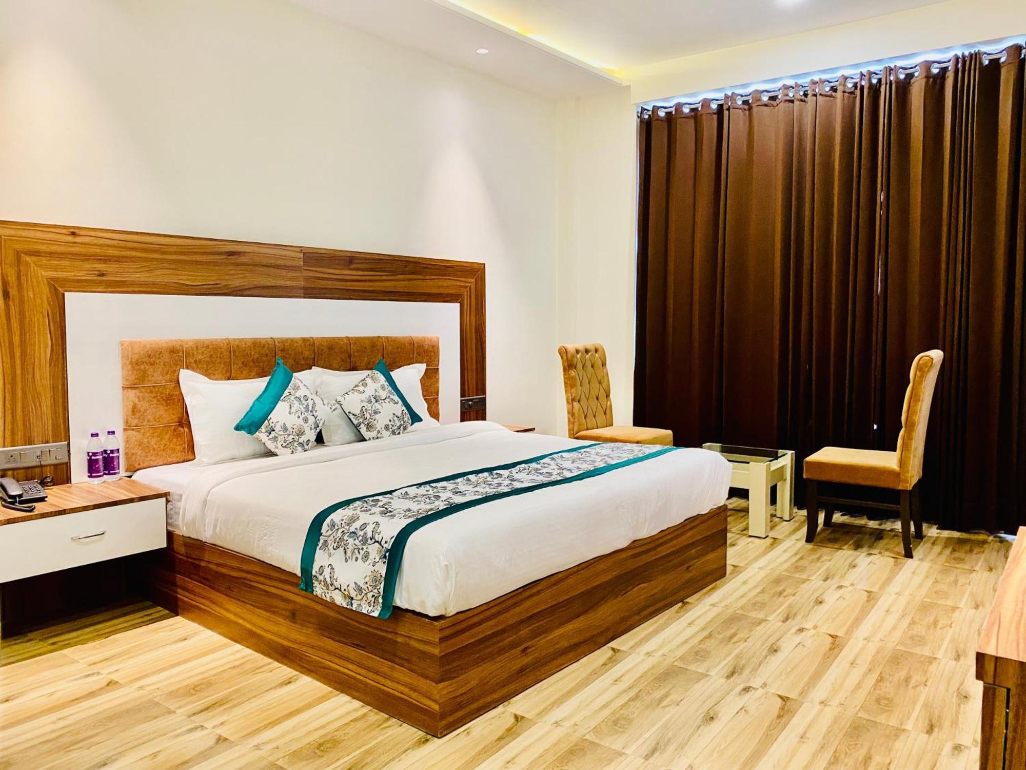 Hotel White House 350 Mtr From Golden Temple Амритсар Екстериор снимка