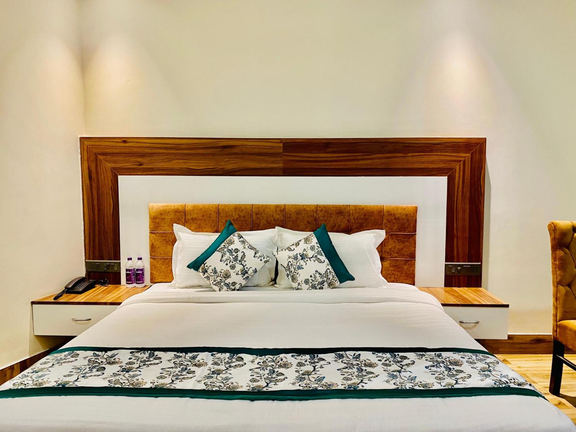 Hotel White House 350 Mtr From Golden Temple Амритсар Екстериор снимка
