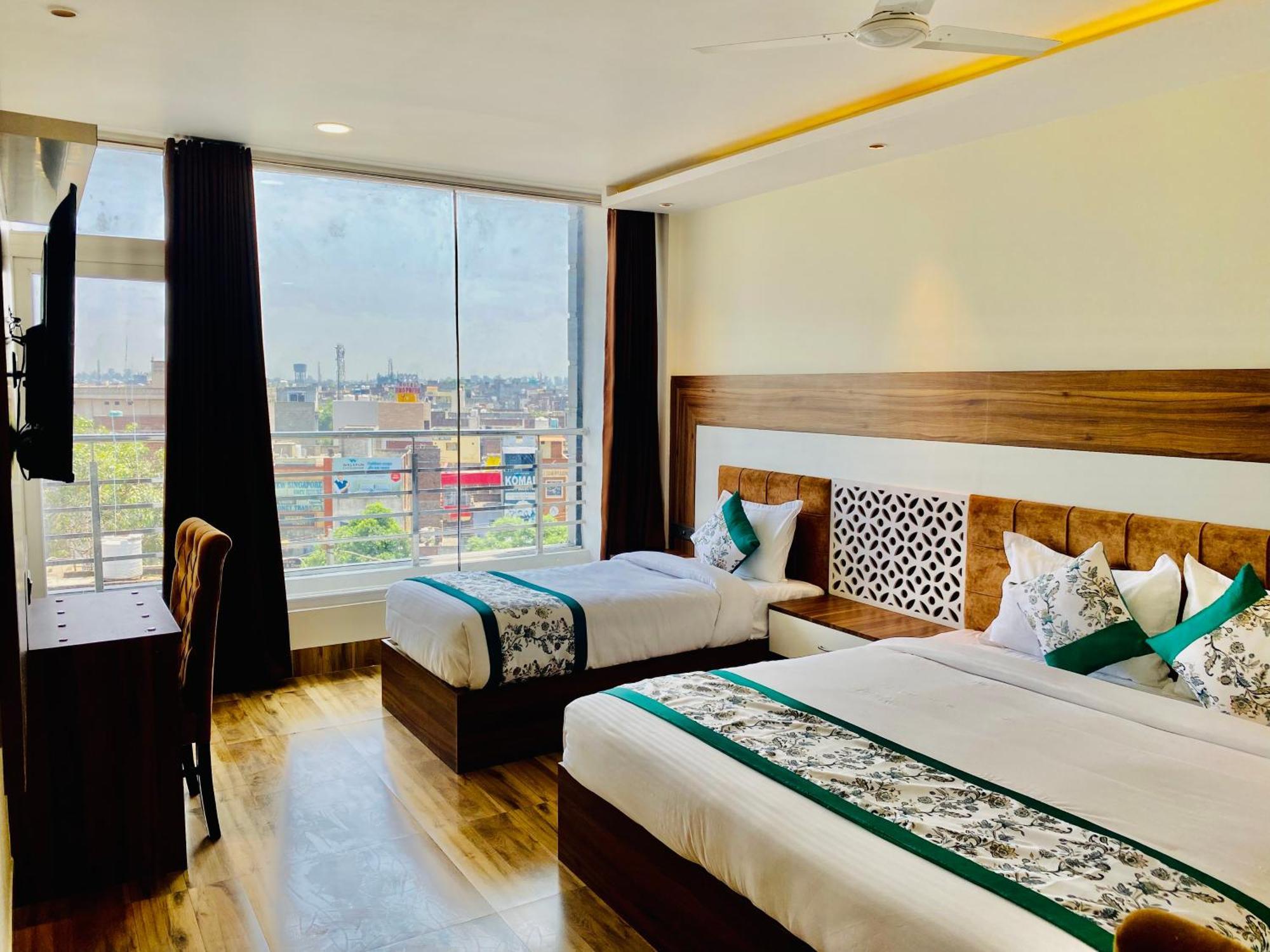 Hotel White House 350 Mtr From Golden Temple Амритсар Екстериор снимка