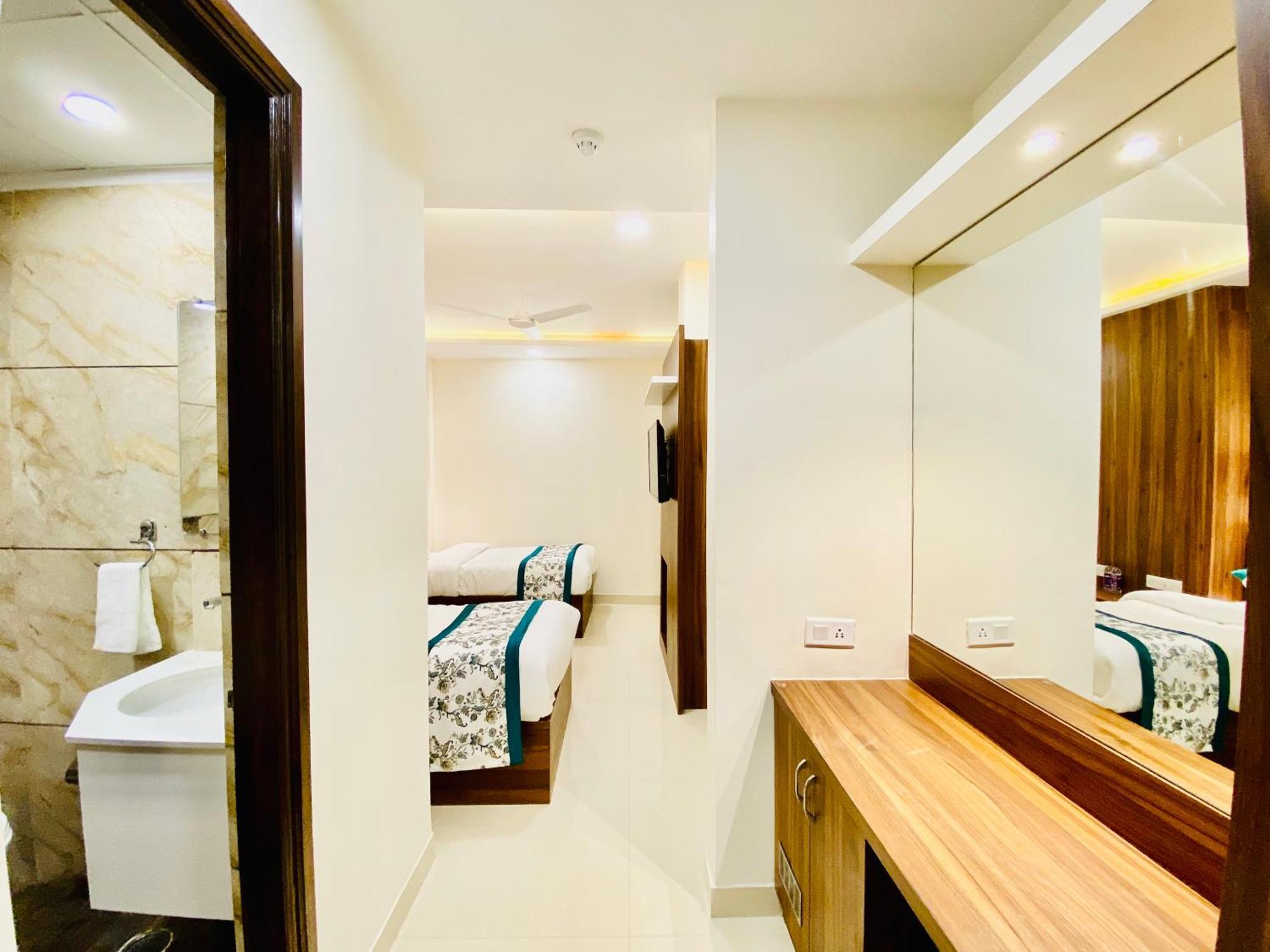 Hotel White House 350 Mtr From Golden Temple Амритсар Екстериор снимка