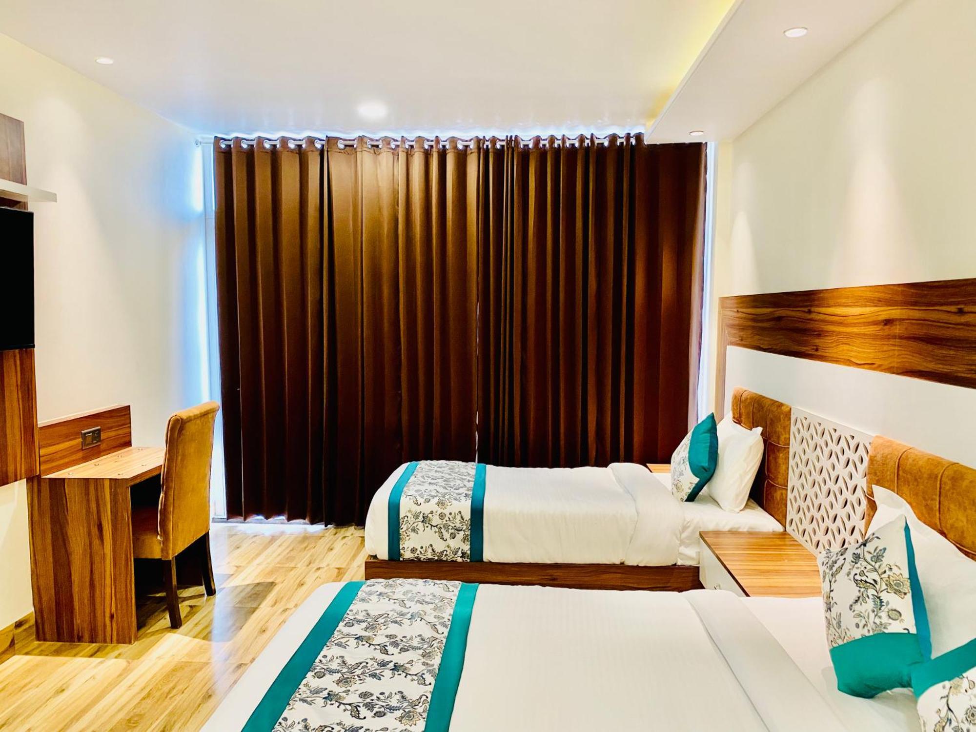 Hotel White House 350 Mtr From Golden Temple Амритсар Екстериор снимка