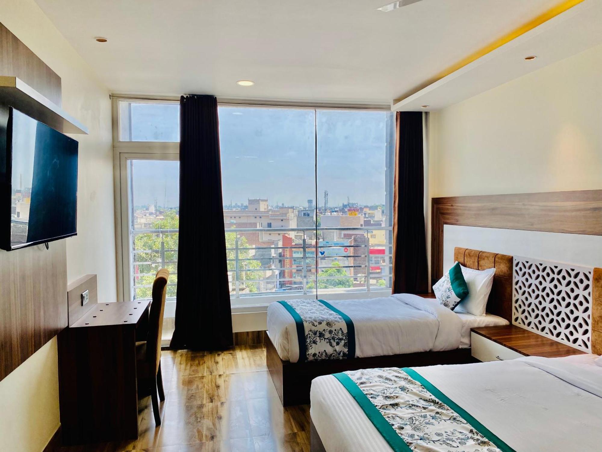 Hotel White House 350 Mtr From Golden Temple Амритсар Екстериор снимка