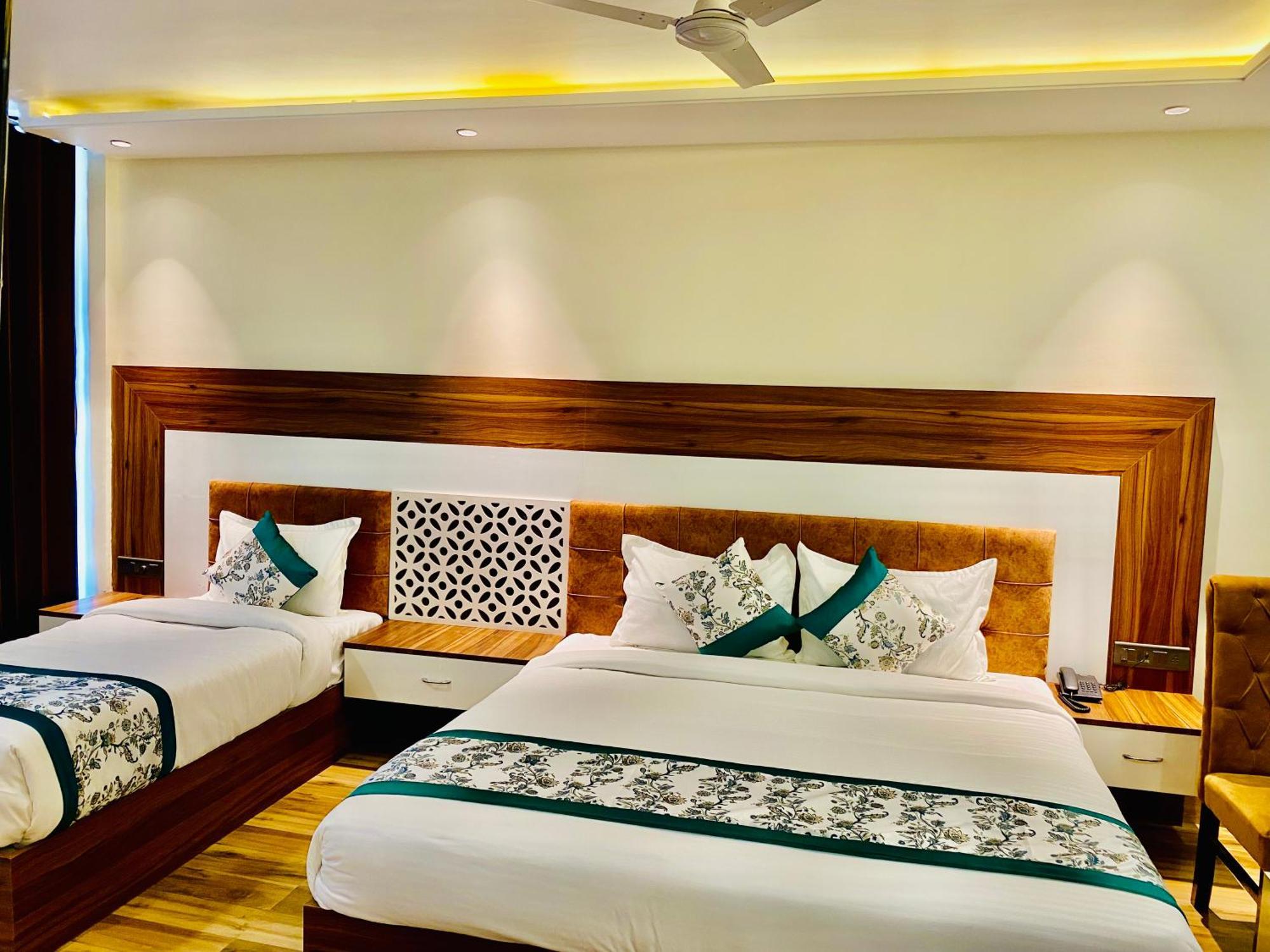 Hotel White House 350 Mtr From Golden Temple Амритсар Екстериор снимка