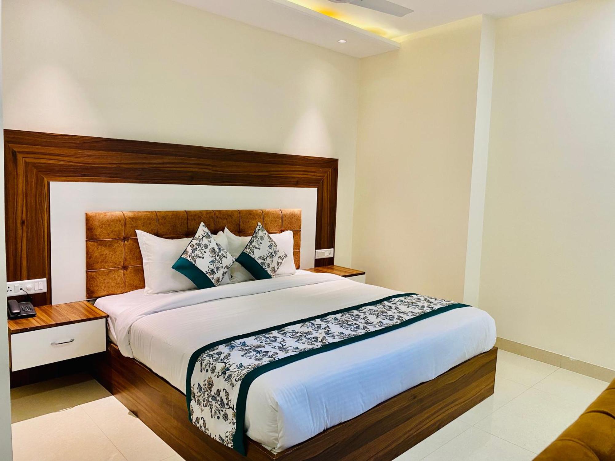 Hotel White House 350 Mtr From Golden Temple Амритсар Екстериор снимка