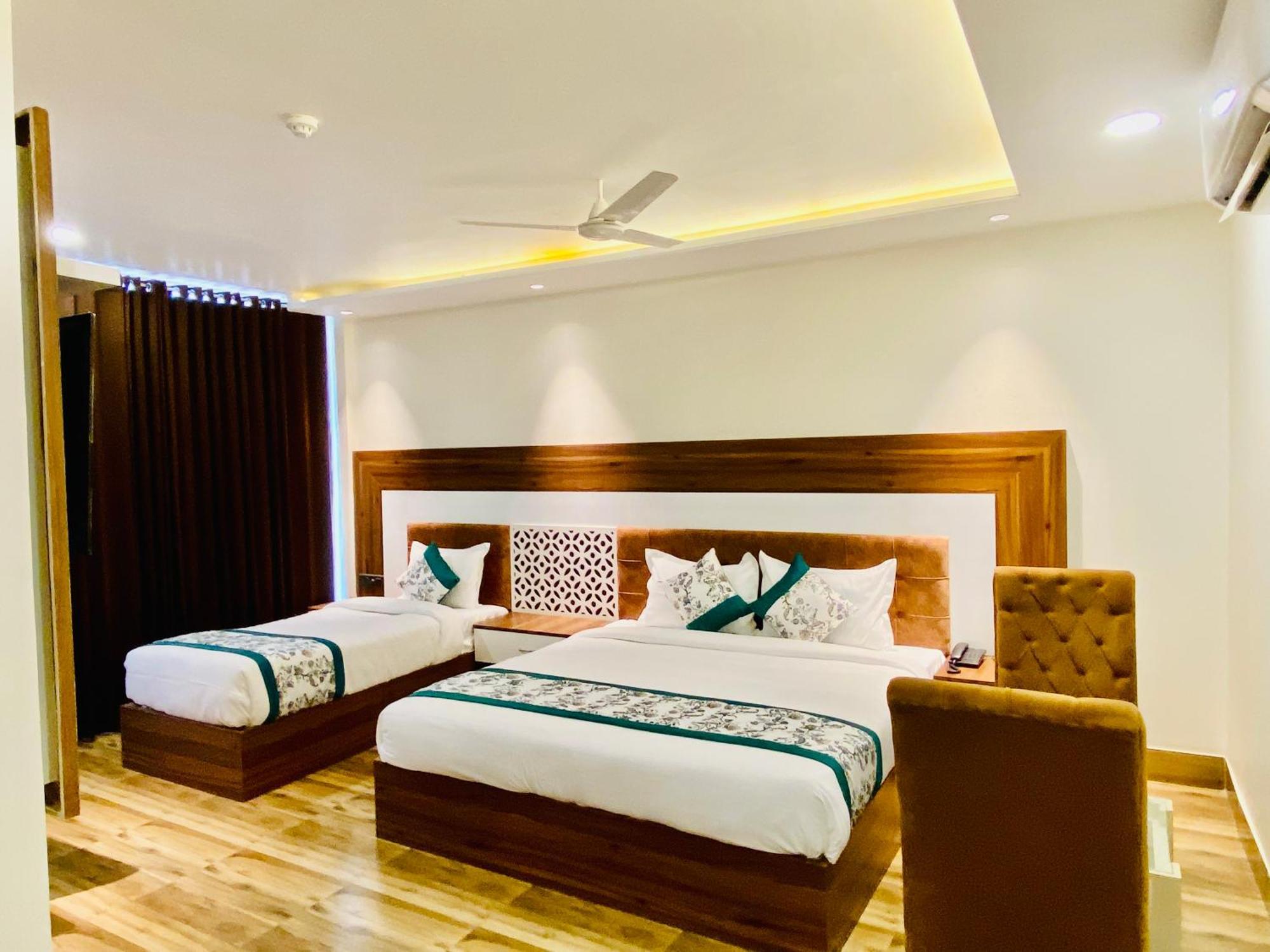 Hotel White House 350 Mtr From Golden Temple Амритсар Екстериор снимка