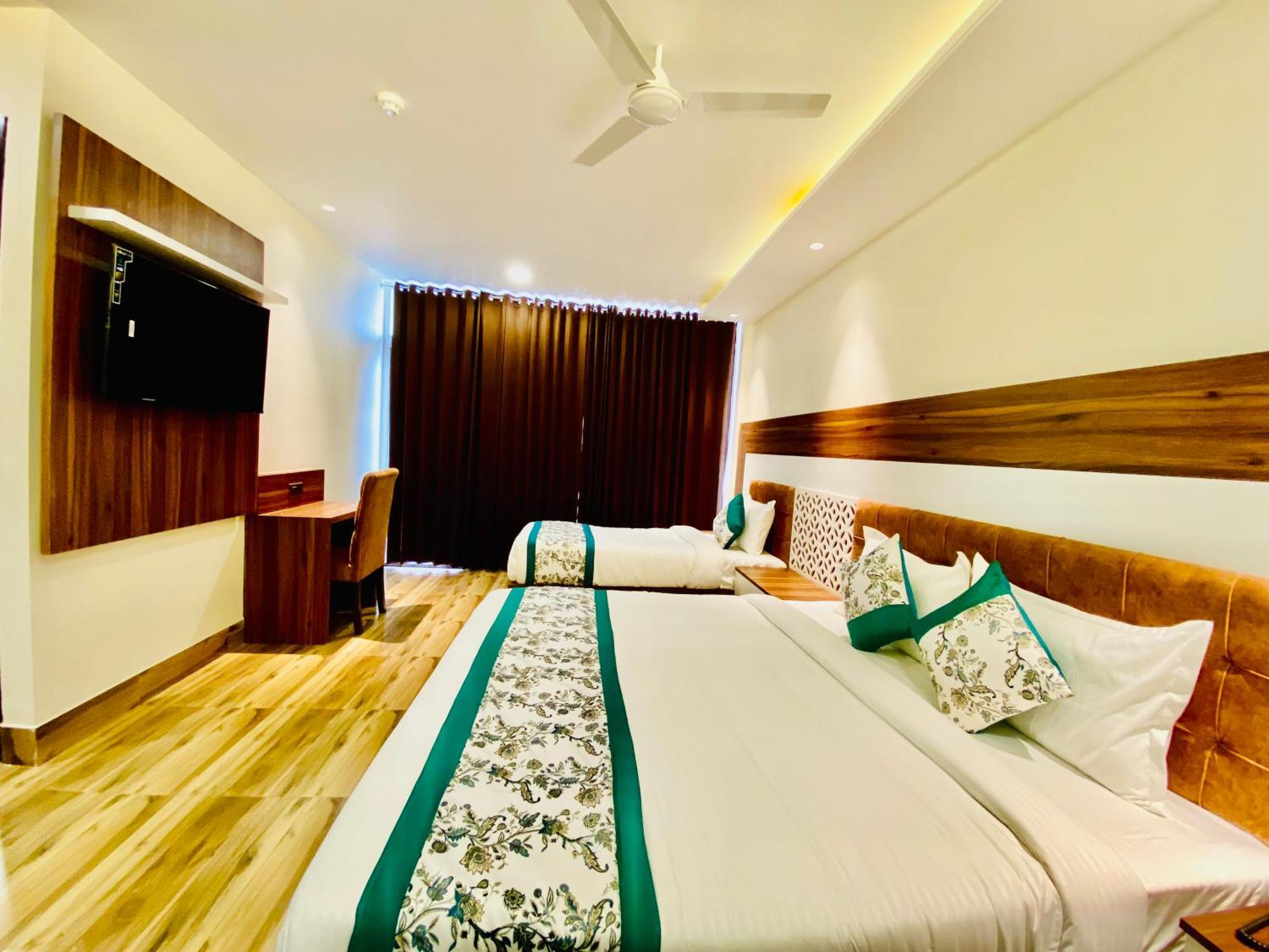Hotel White House 350 Mtr From Golden Temple Амритсар Екстериор снимка