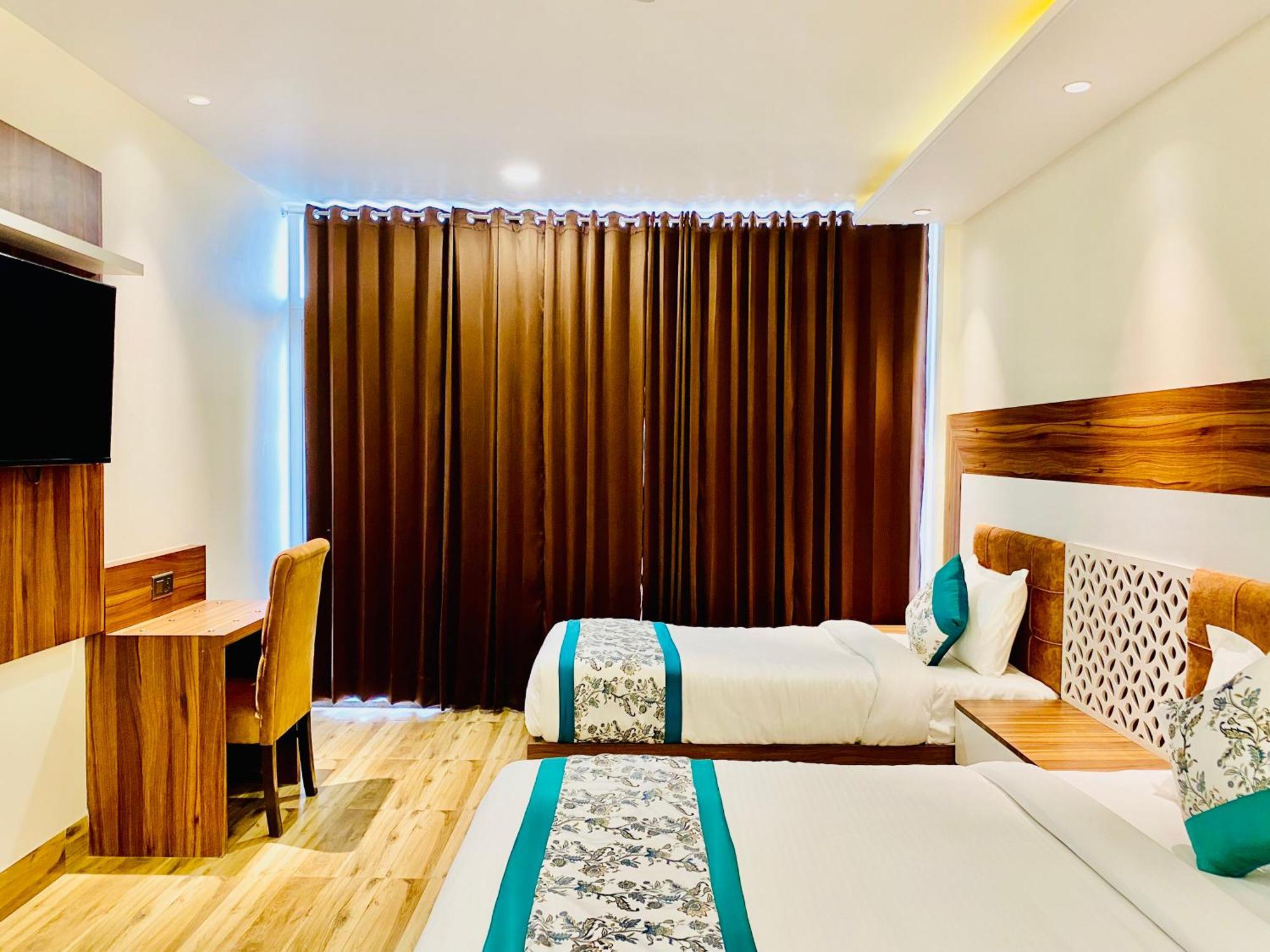 Hotel White House 350 Mtr From Golden Temple Амритсар Екстериор снимка