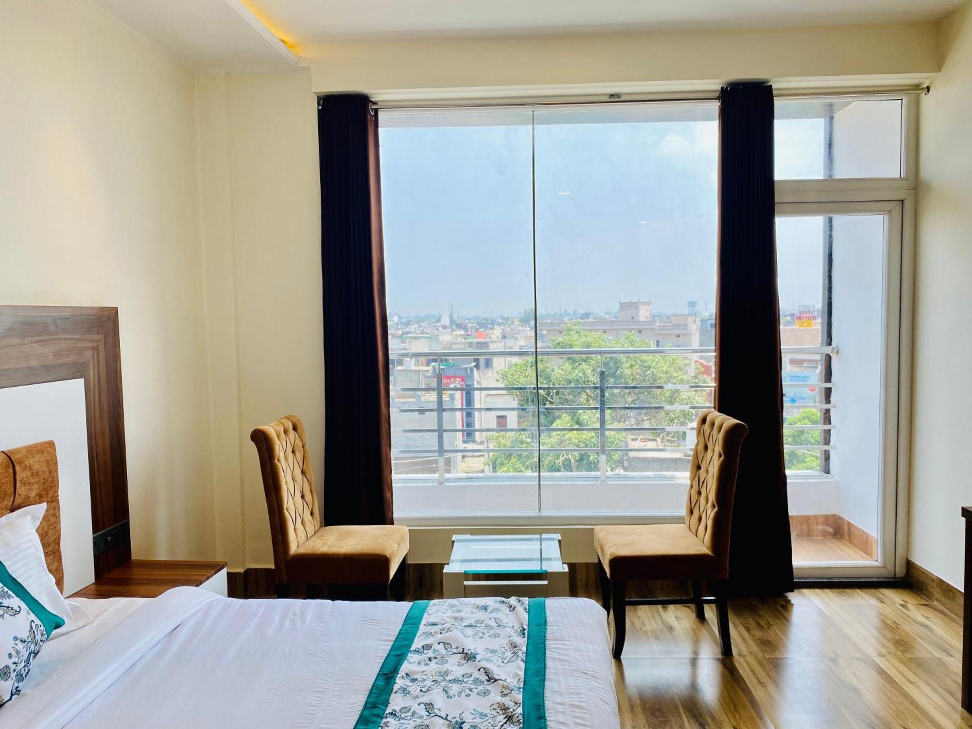 Hotel White House 350 Mtr From Golden Temple Амритсар Екстериор снимка